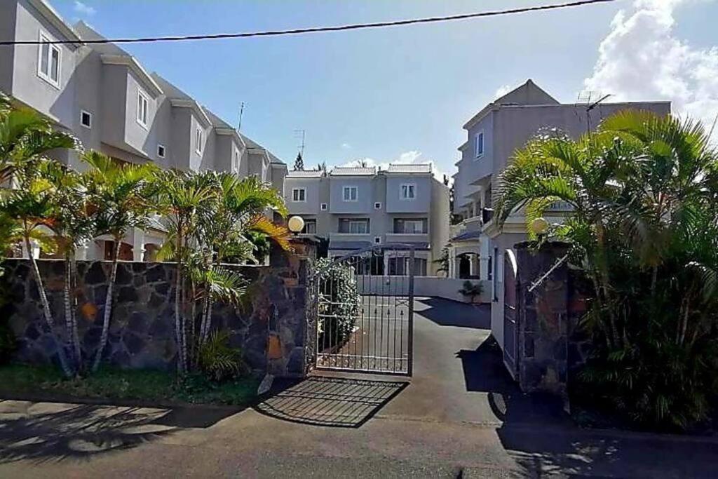 Sunshine Luxurious Villa:4 Mins Walk From Beach Flic en Flac Exterior foto