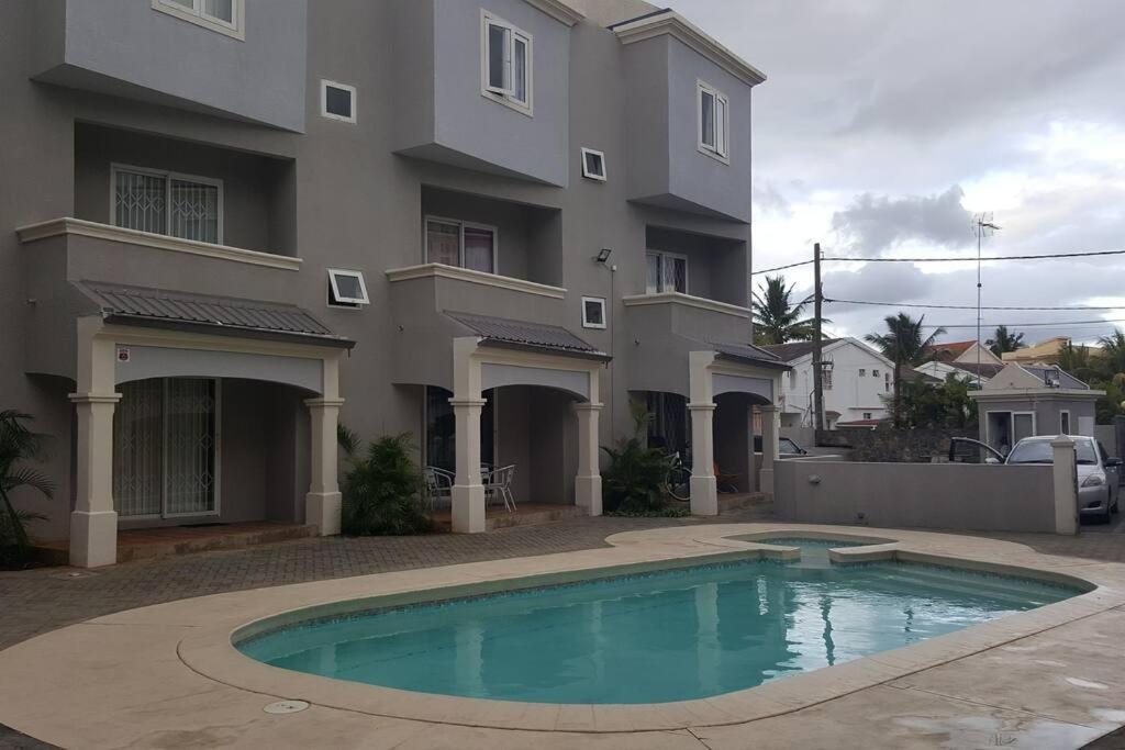 Sunshine Luxurious Villa:4 Mins Walk From Beach Flic en Flac Exterior foto